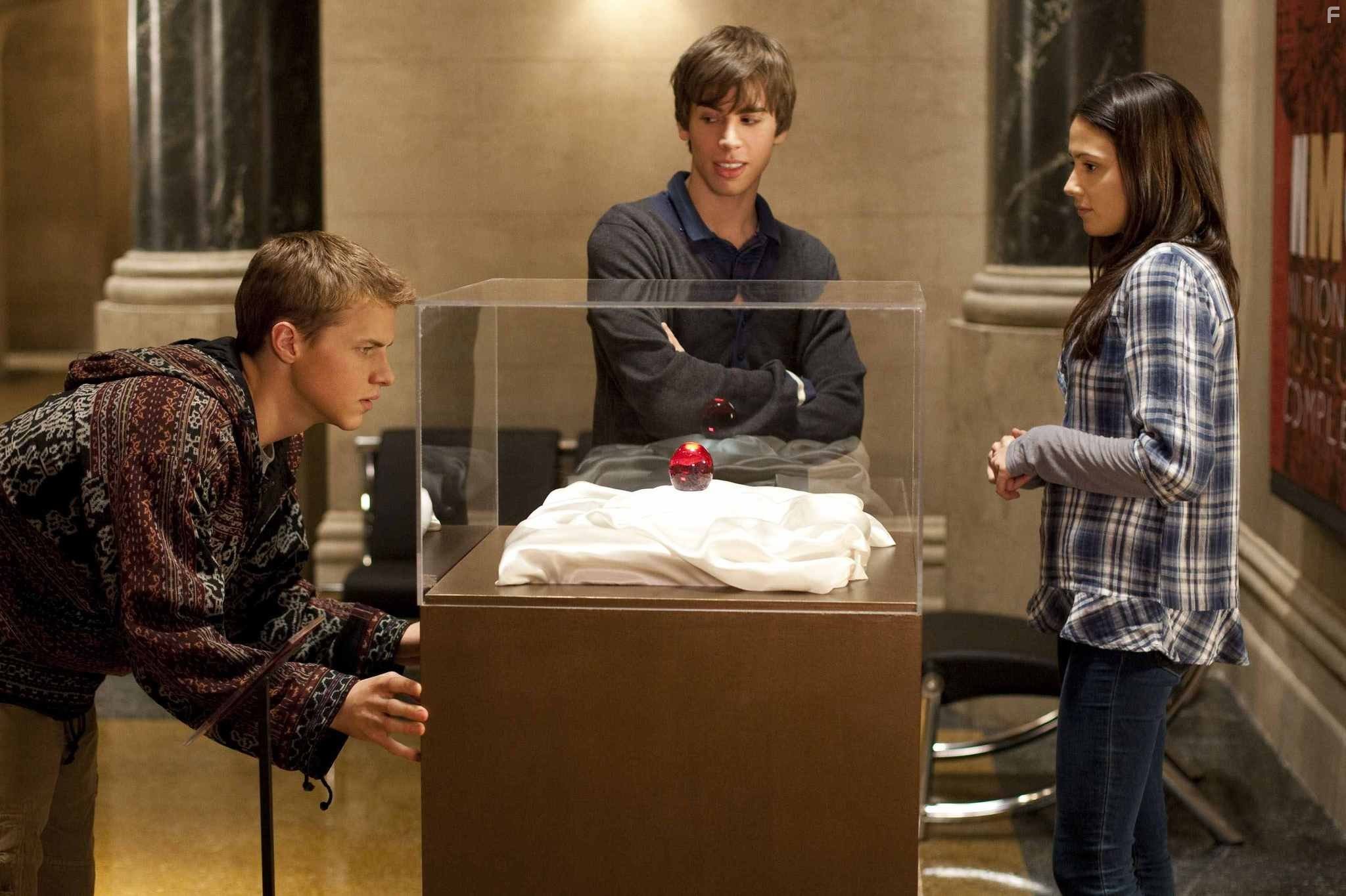 Kevin G. Schmidt, Italia Ricci, and Jordan Gavaris in Unnatural History (2010)