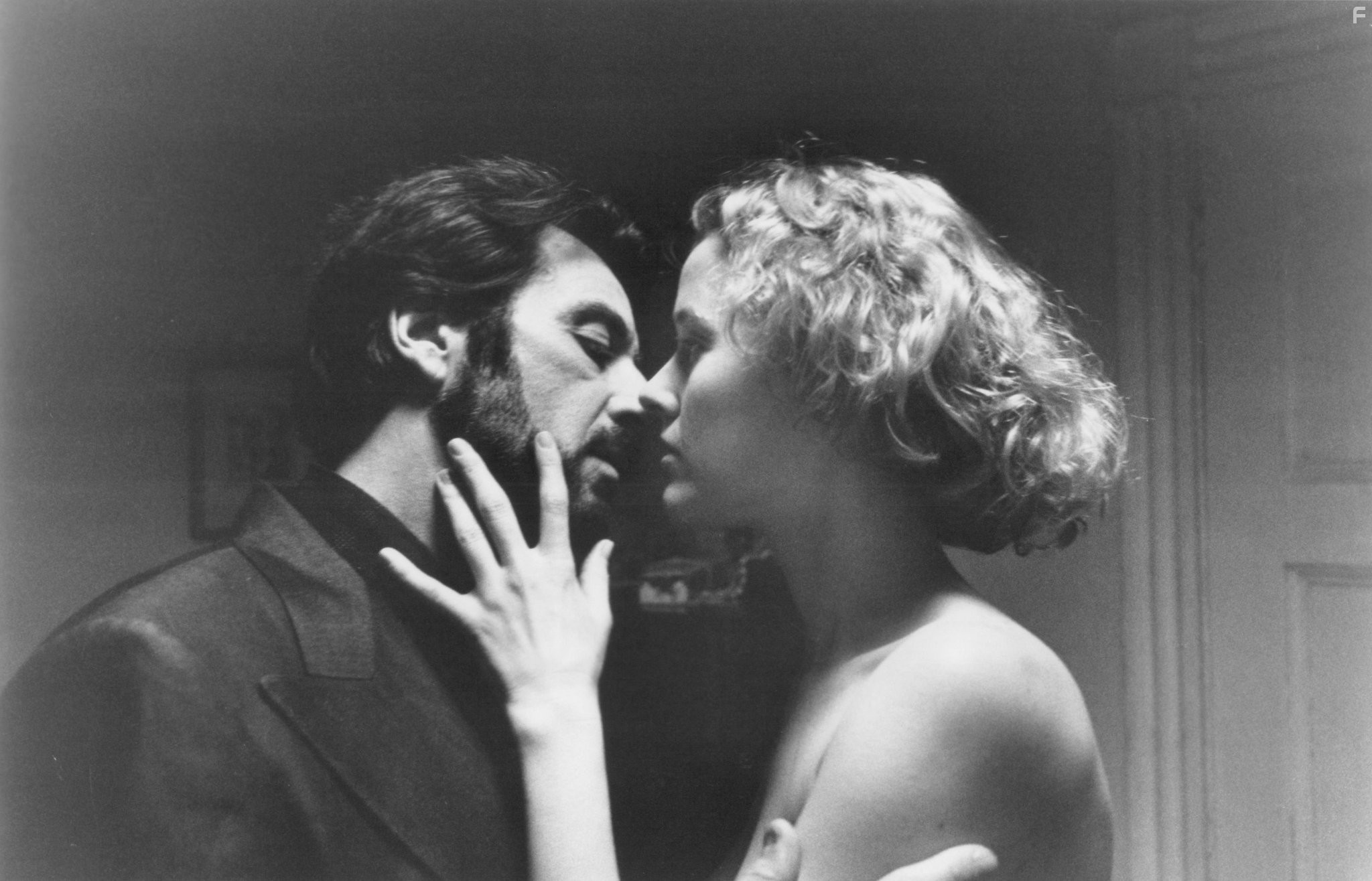 Al Pacino and Penelope Ann Miller in Путь Карлито (1993)