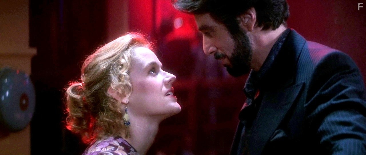 Al Pacino and Penelope Ann Miller in Путь Карлито (1993)
