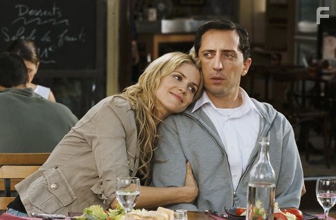 Gad Elmaleh and Alice Taglioni in Дублер (2006)