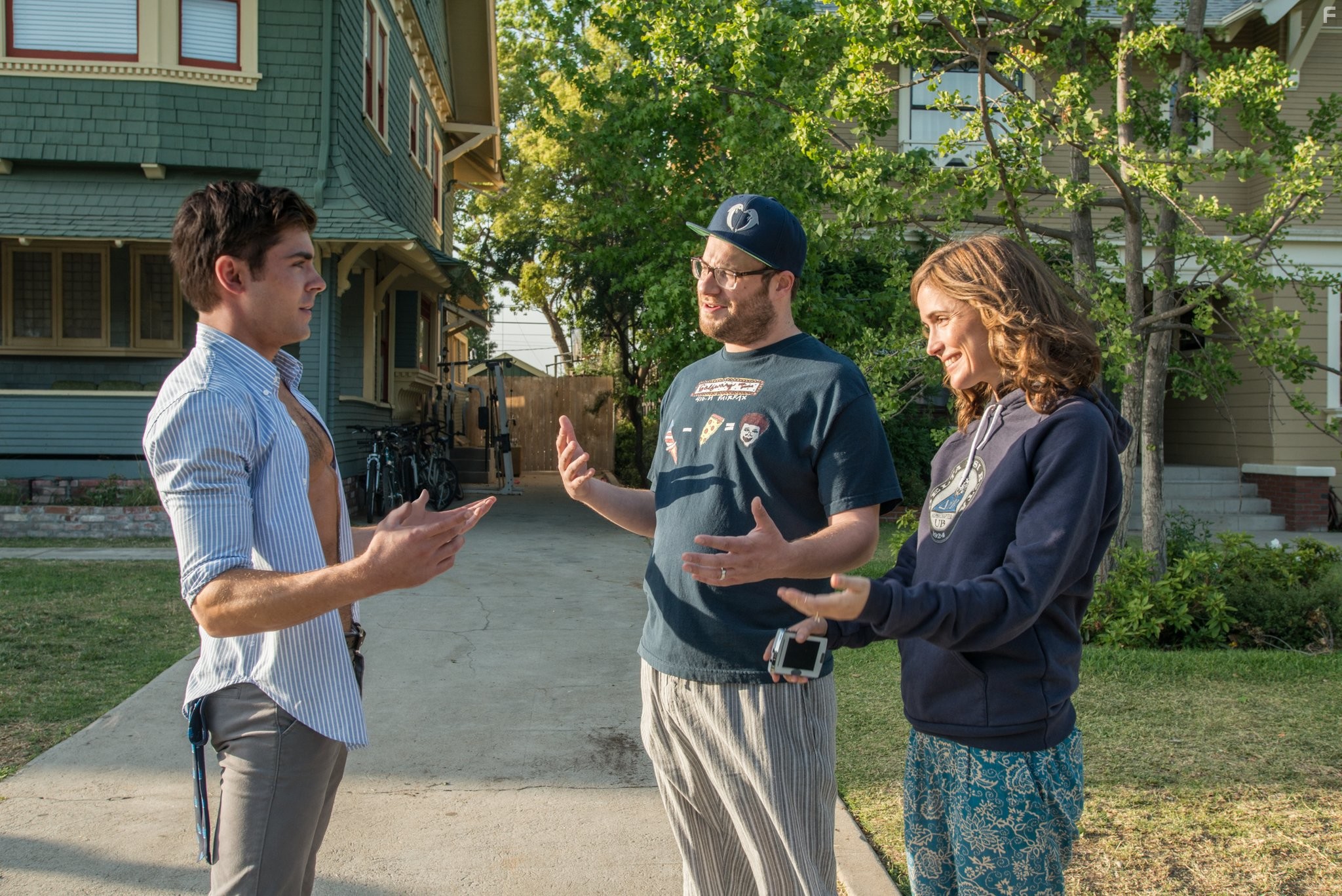 Rose Byrne, Seth Rogen, and Zac Efron in Соседи. На тропе войны (2014)