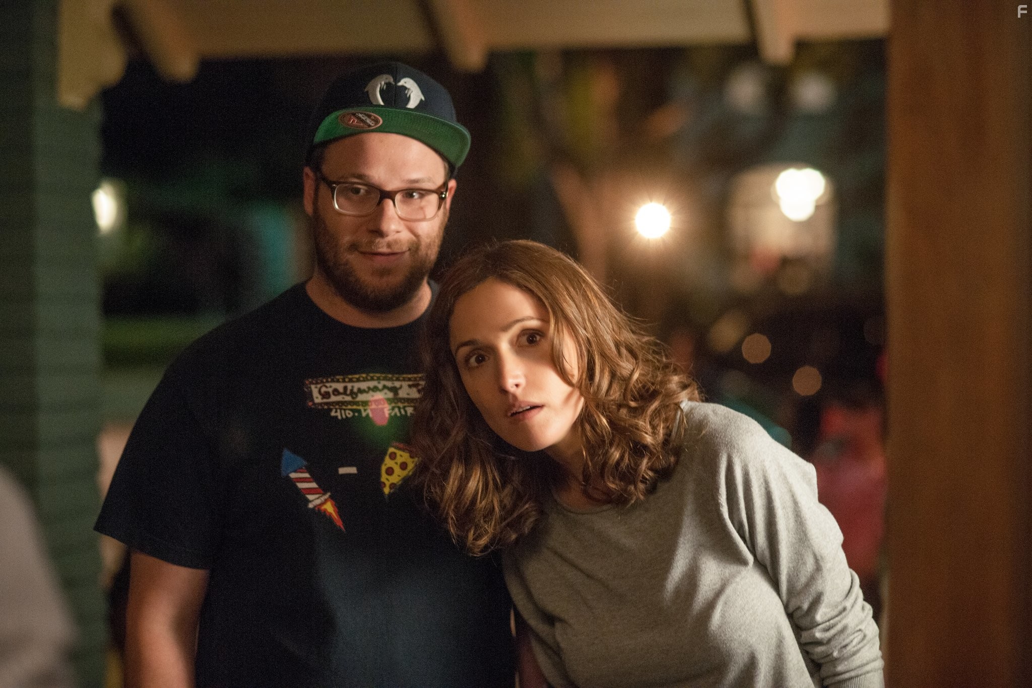 Rose Byrne and Seth Rogen in Соседи. На тропе войны (2014)