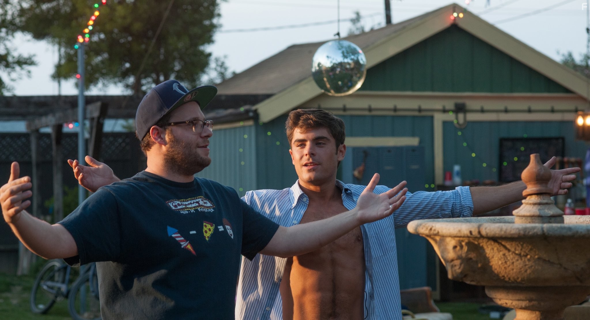 Seth Rogen and Zac Efron in Соседи. На тропе войны (2014)