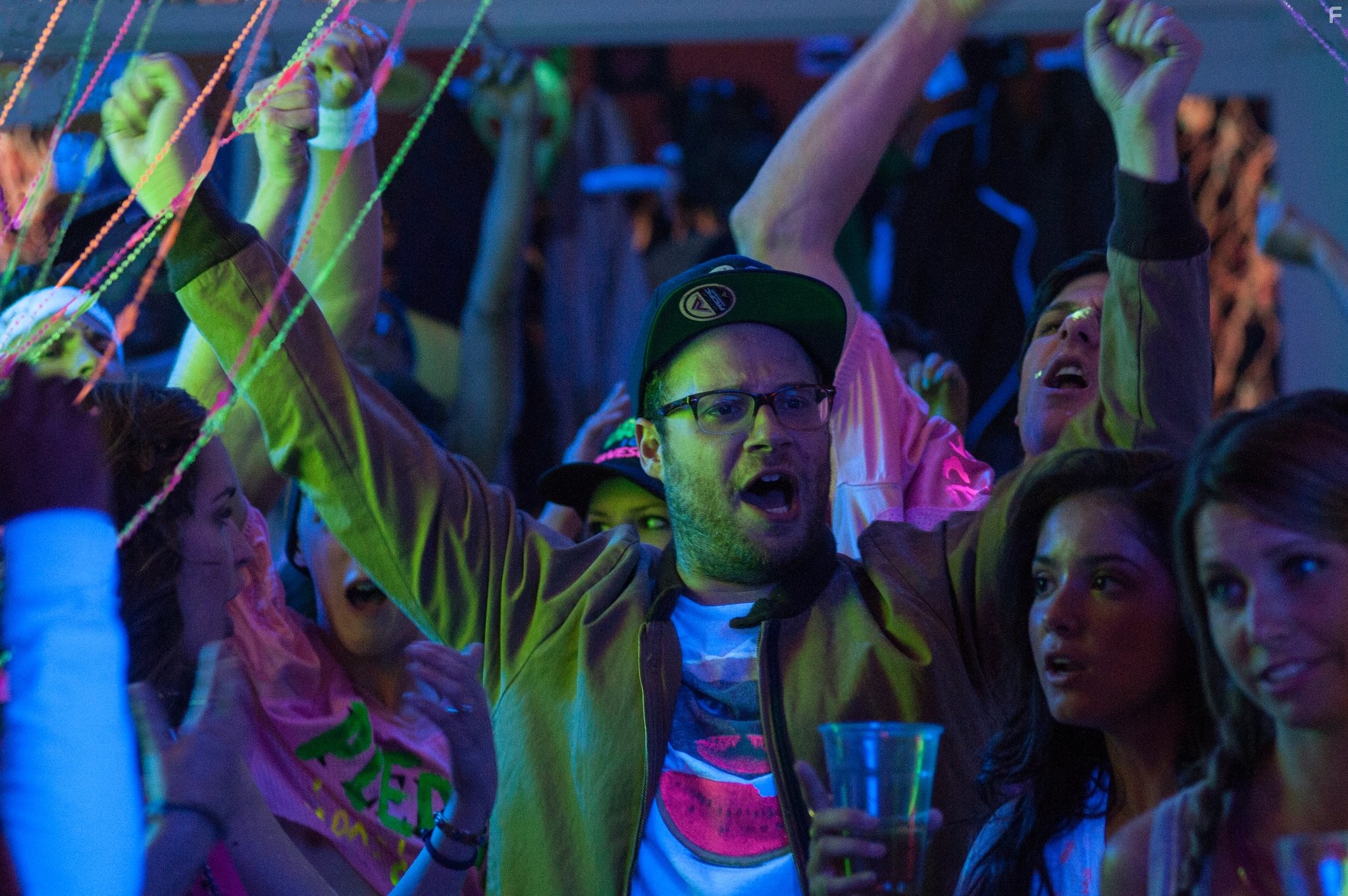 Rose Byrne and Seth Rogen in Соседи. На тропе войны (2014)