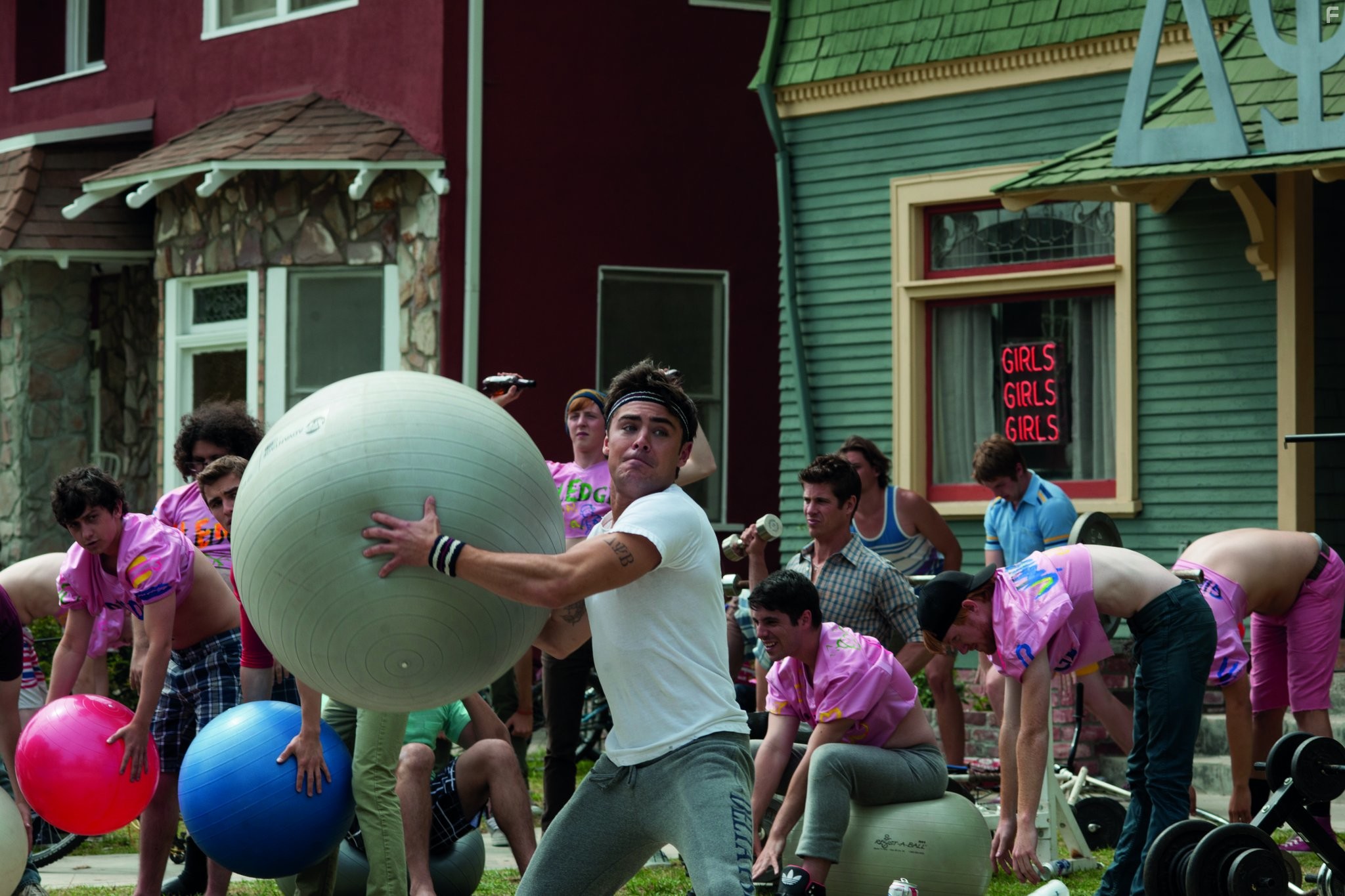 Zac Efron in Соседи. На тропе войны (2014)