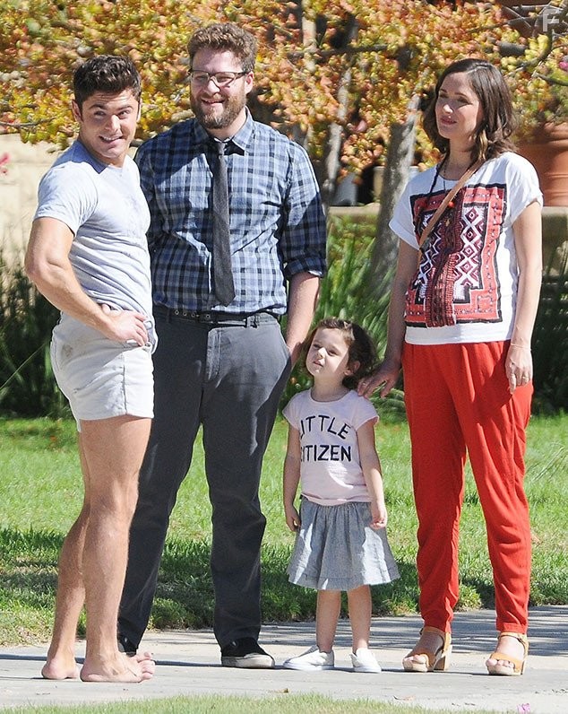 Rose Byrne, Seth Rogen, Zac Efron, Elise Vargas, and Zoey Vargas in Соседи. На тропе войны (2014)