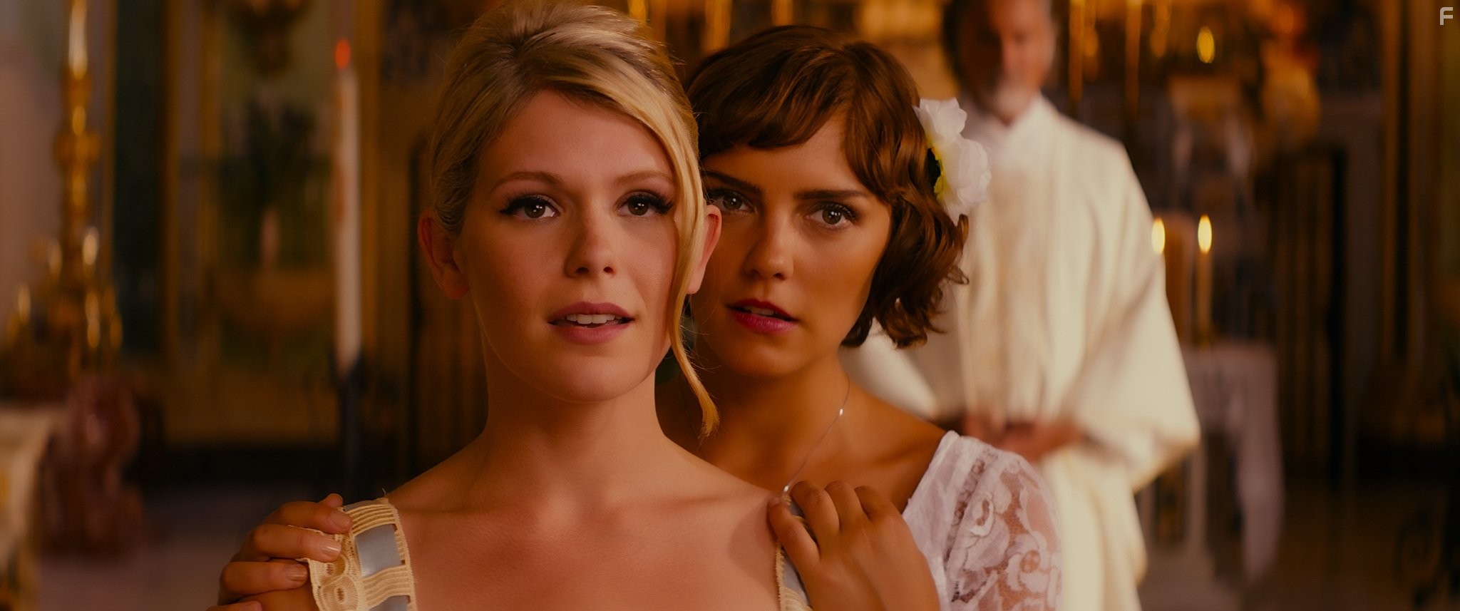Annabel Scholey and Hannah Arterton in Прогулка по солнечному свету (2014)