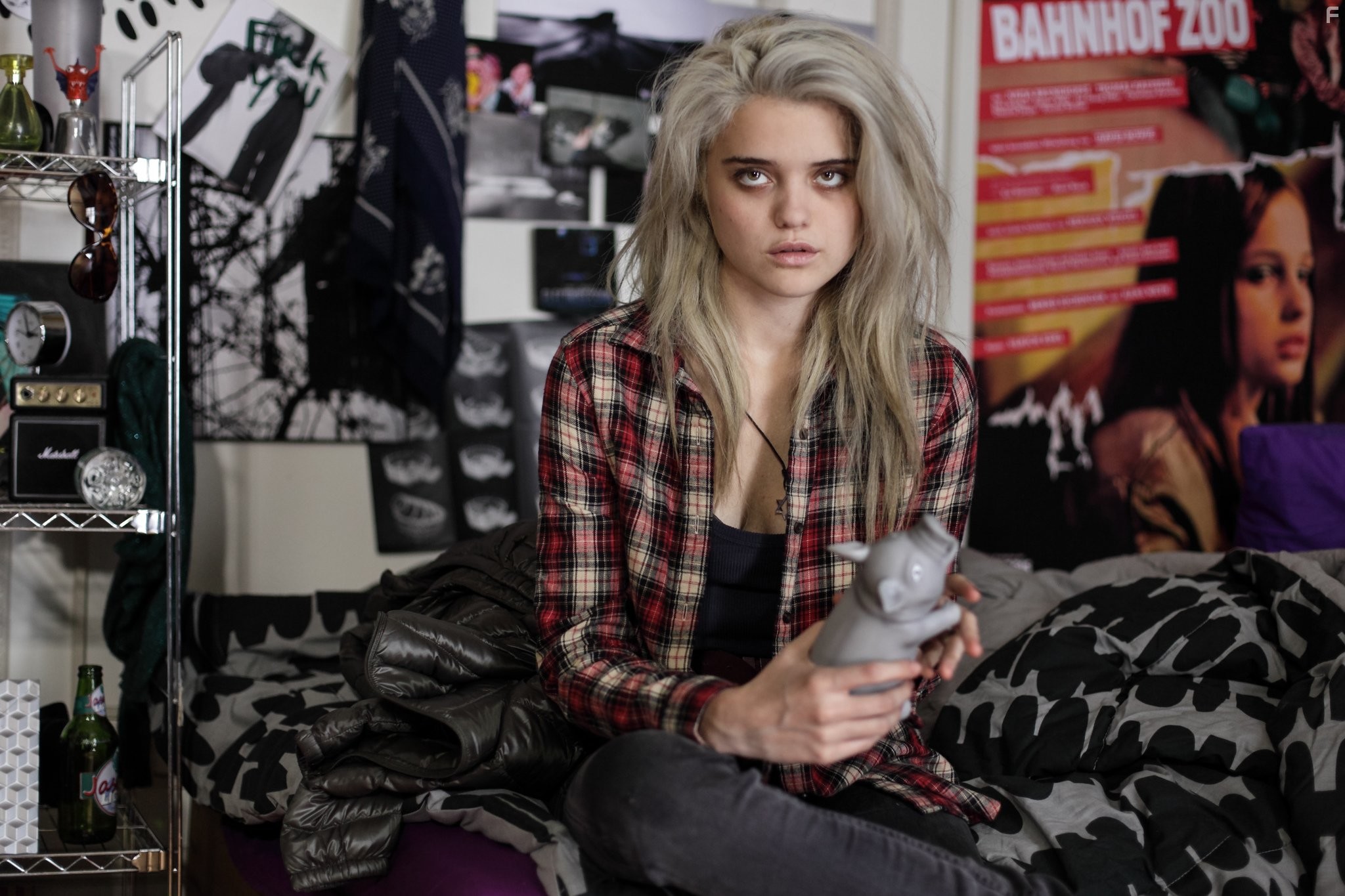 Sky Ferreira in Зеленый ад (2013)
