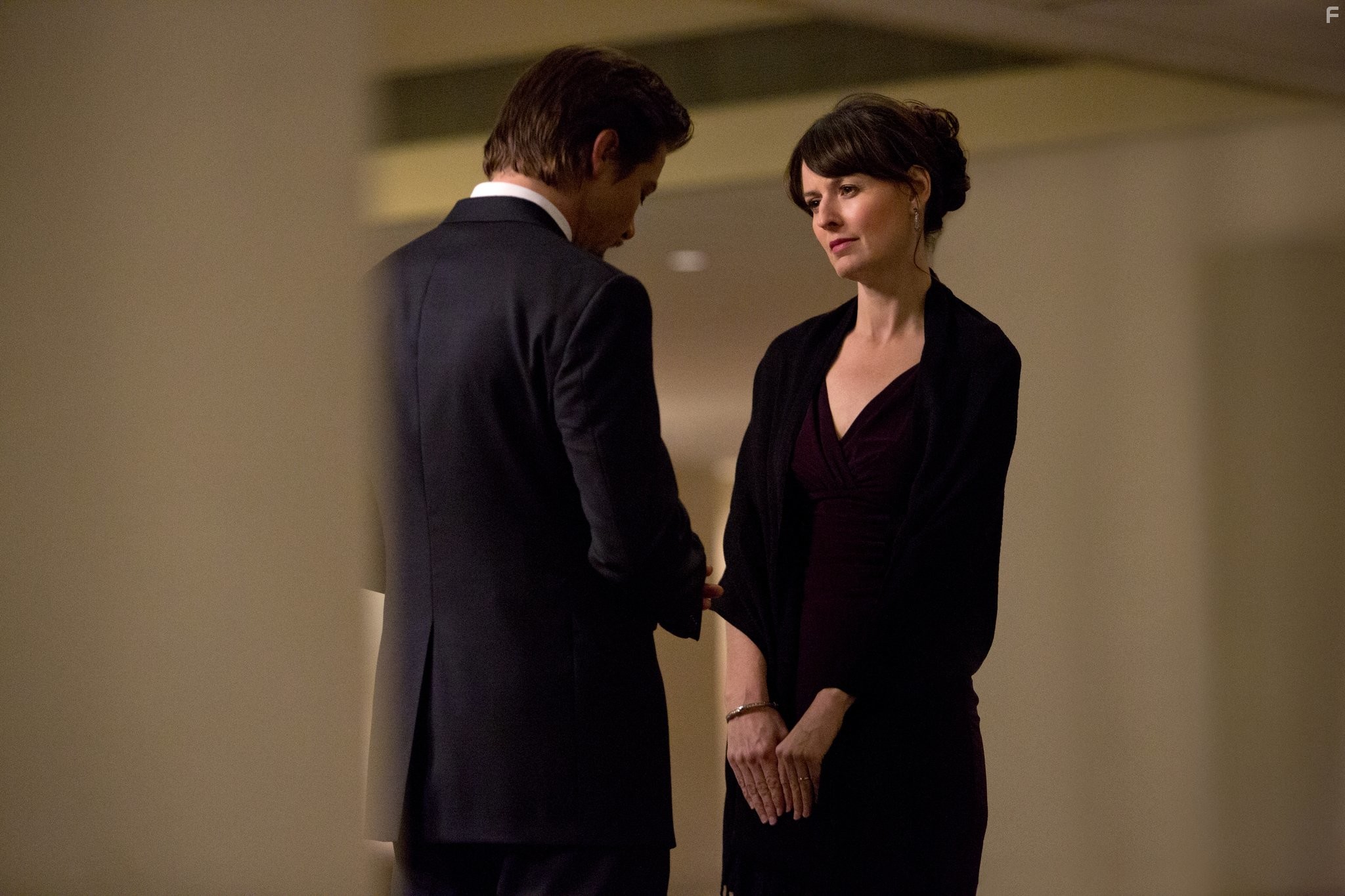 Jeremy Renner and Rosemarie DeWitt in Убить гонца (2014)