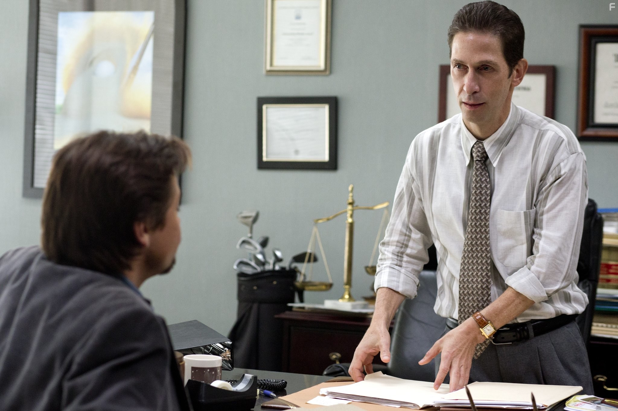 Tim Blake Nelson and Jeremy Renner in Убить гонца (2014)