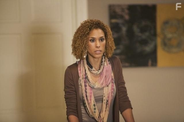 Victoria Gabrielle Platt in Врата (2010)