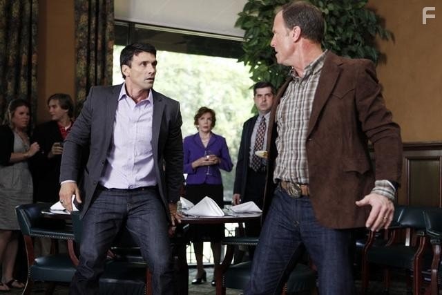 Frank Grillo and Louis Herthum in Врата (2010)