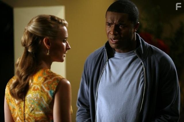 Roger Cross and Andrea Powell in Врата (2010)