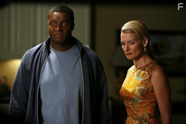 Roger Cross and Andrea Powell in Врата (2010)