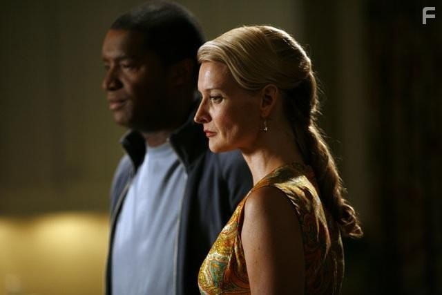 Roger Cross and Andrea Powell in Врата (2010)