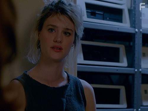 Mackenzie Davis in Остановись и гори (2014)