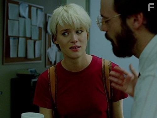 Scoot McNairy and Mackenzie Davis in Остановись и гори (2014)