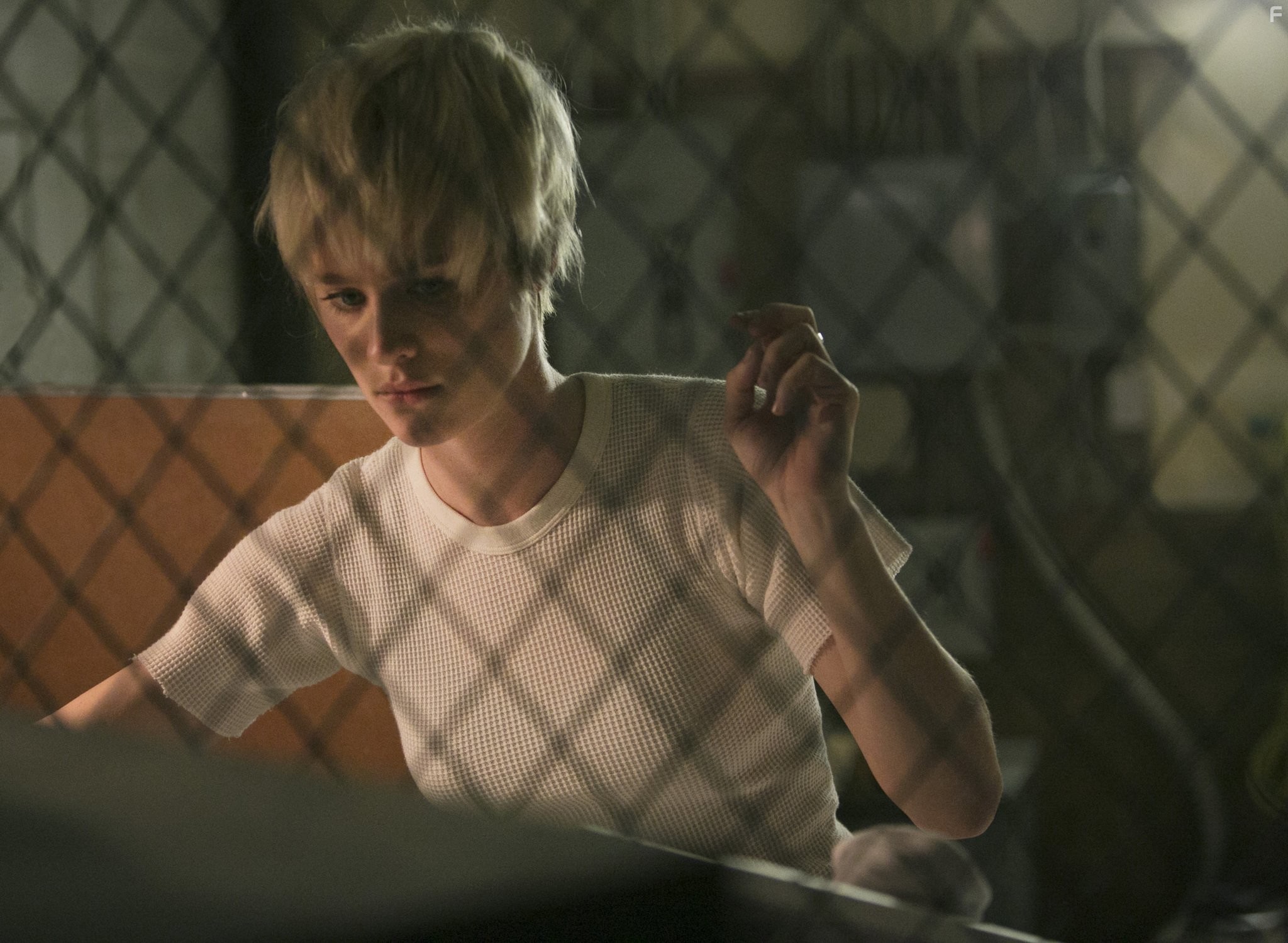 Mackenzie Davis in Остановись и гори (2014)