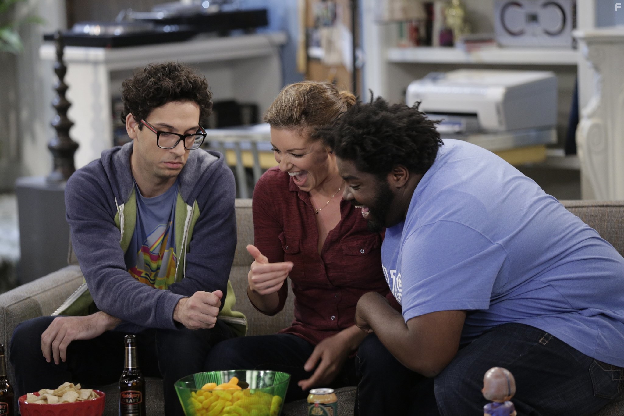 Bianca Kajlich, Ron Funches, and Rick Glassman in Непригодные для свиданий (2014)