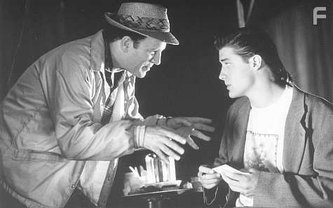 Brendan Fraser and Albert Brooks in Скаут (1994)