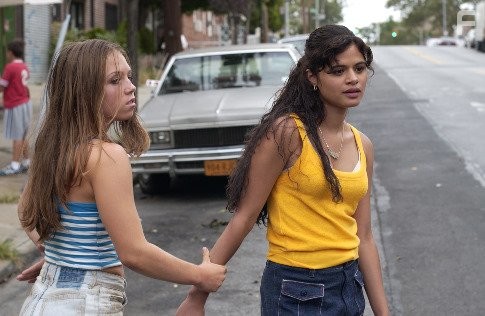 Melonie Diaz and Laila Liliana Garro in Как узнать своих святых (2006)