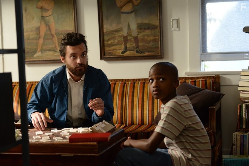 Jake Johnson and Akinsola Aribo in Близняшка (2013)