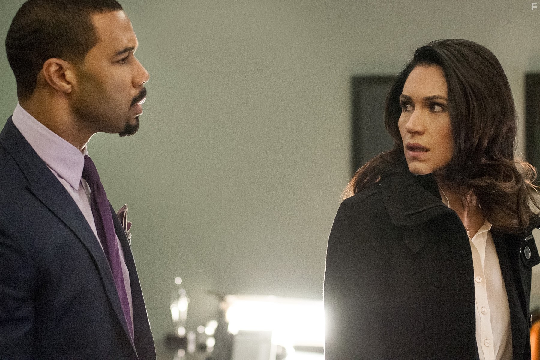 Omari Hardwick and Lela Loren in Власть в ночном городе (2014)