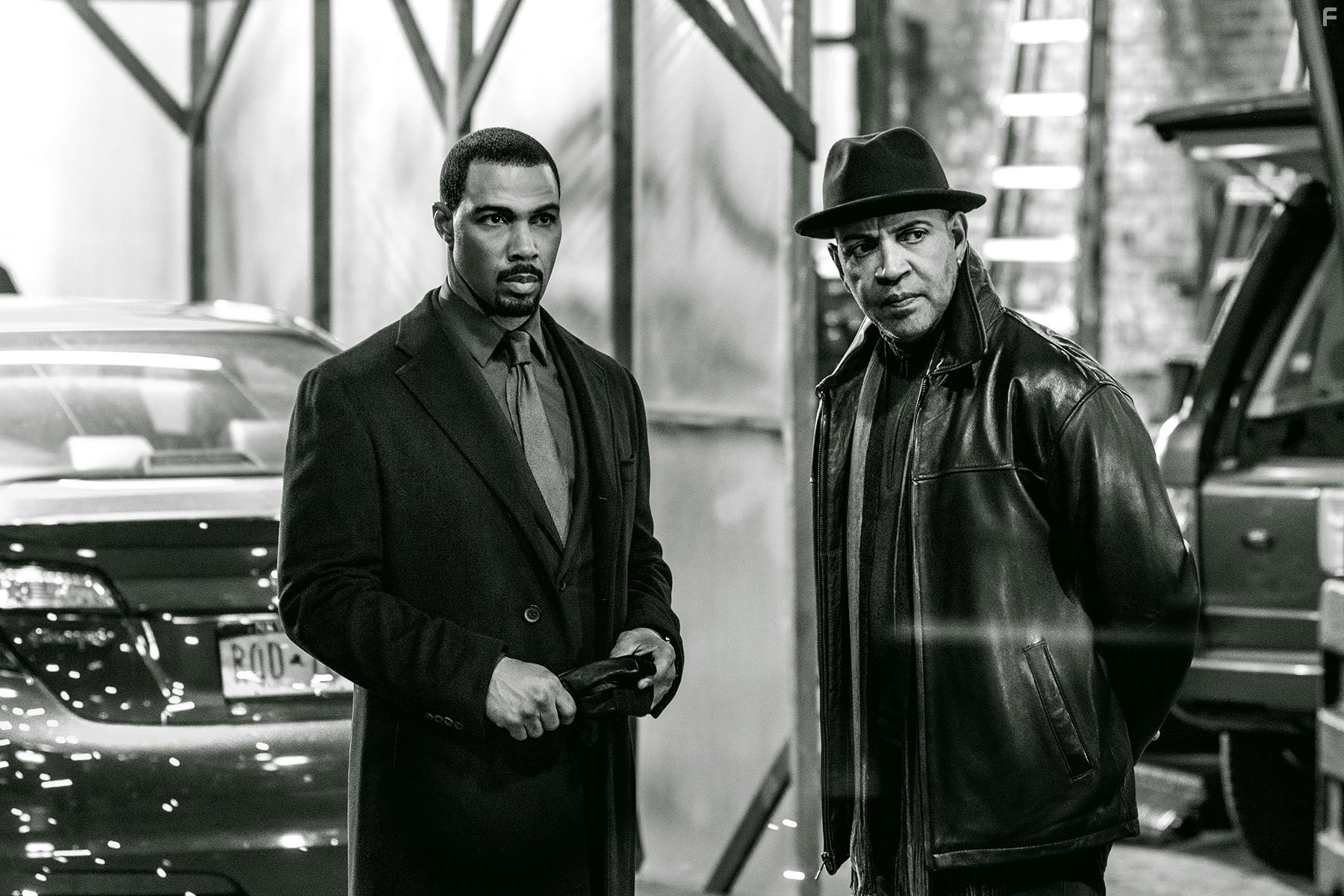 Luis Antonio Ramos and Omari Hardwick in Власть в ночном городе (2014)