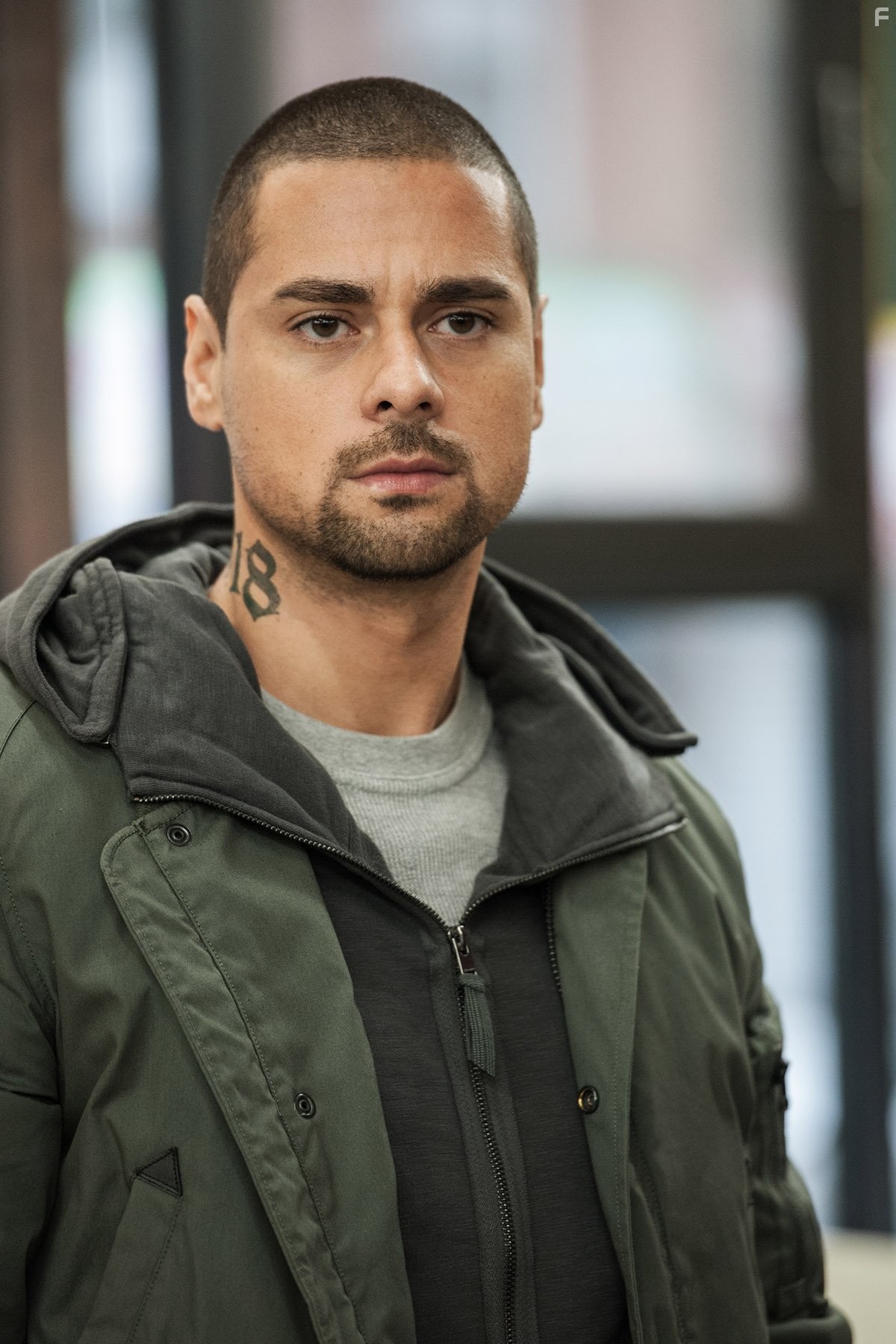 J.R. Ramirez in Власть в ночном городе (2014)