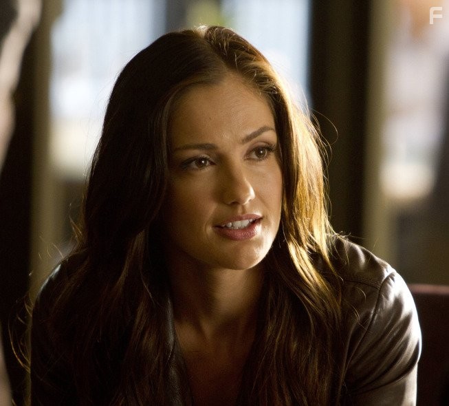 Minka Kelly in Почти человек (2013)