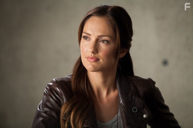 Minka Kelly in Почти человек (2013)