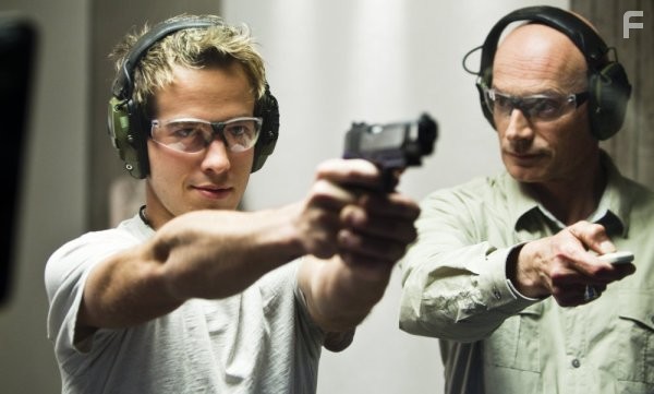 Jean Marchand and Ryan Carnes in Супергерой (2009)