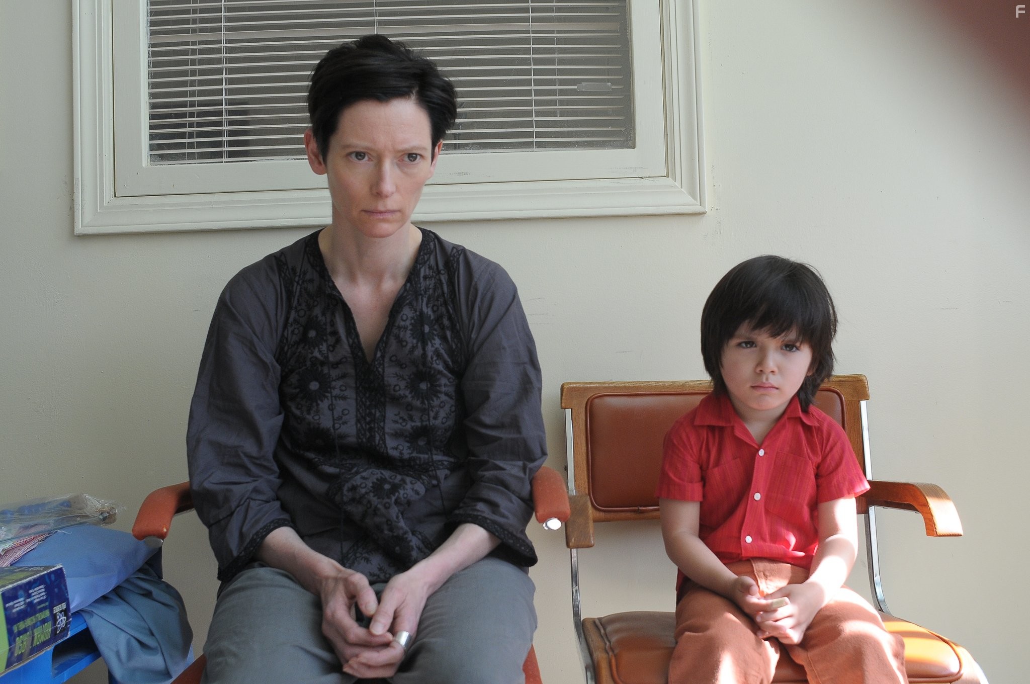 Tilda Swinton and Rock Duer in Что-то не так с Кевином (2011)