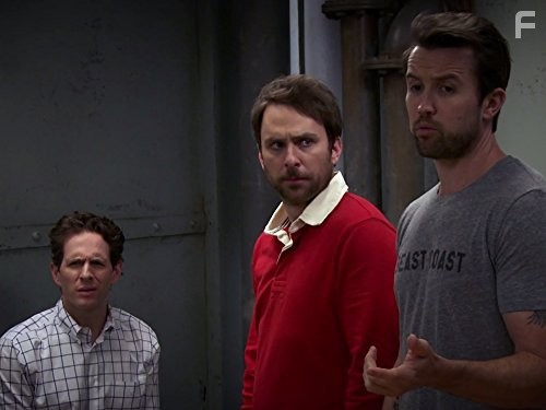 Charlie Day, Rob McElhenney, and Glenn Howerton in В Филадельфии всегда солнечно (2005)