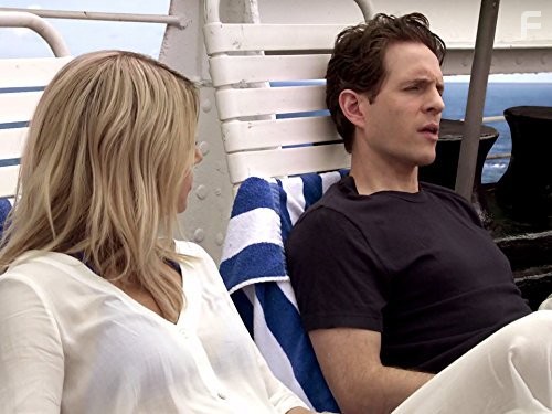 Kaitlin Olson and Glenn Howerton in В Филадельфии всегда солнечно (2005)