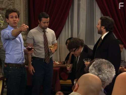 Danny DeVito, Charlie Day, Rob McElhenney, and Glenn Howerton in В Филадельфии всегда солнечно (2005)