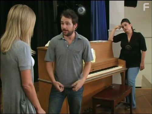 Charlie Day, Kaitlin Olson, and Artemis Pebdani in В Филадельфии всегда солнечно (2005)