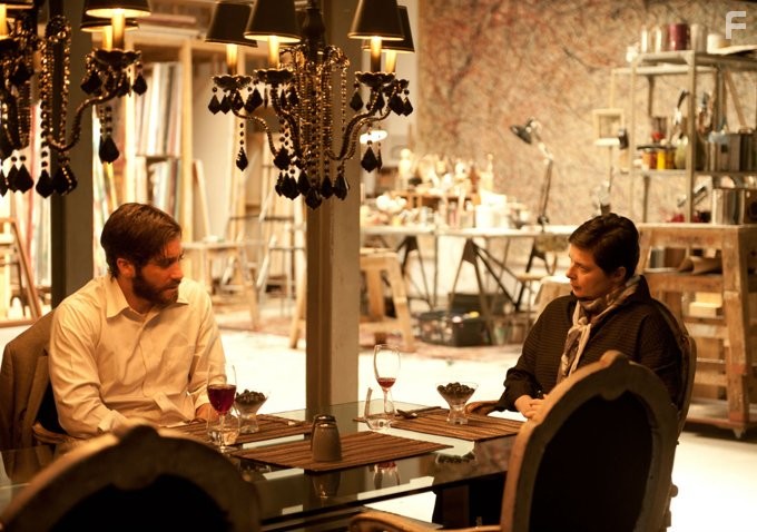 Isabella Rossellini and Jake Gyllenhaal in Враг (2013)