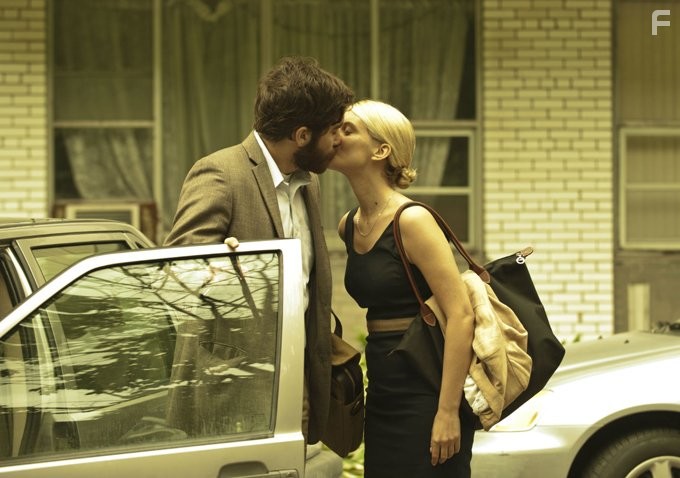 Jake Gyllenhaal and M?lanie Laurent in Враг (2013)