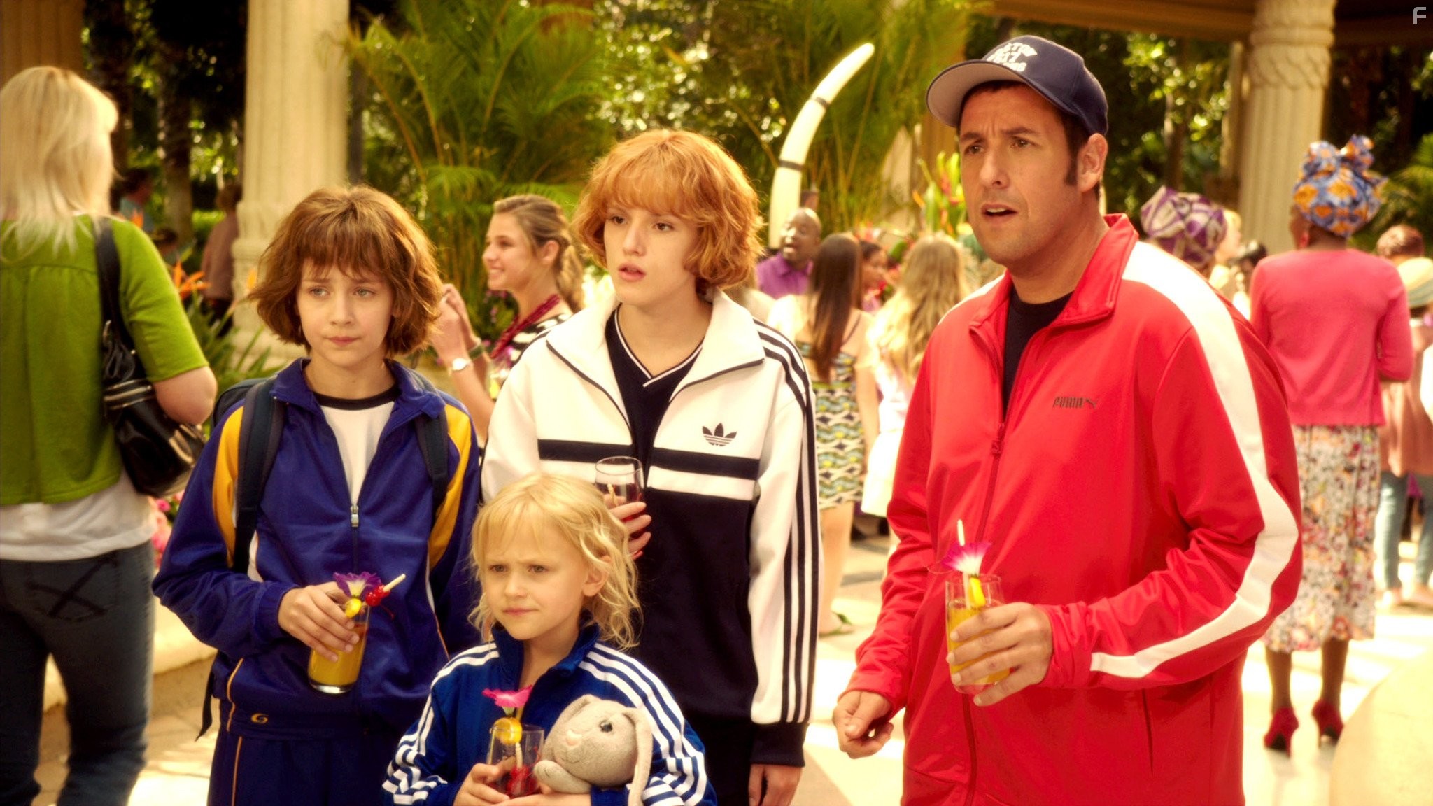 Adam Sandler, Bella Thorne, Emma Fuhrmann, and Alyvia Alyn Lind in Смешанные (2014)