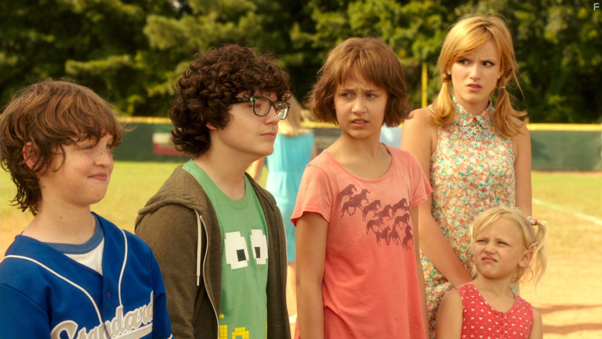 Bella Thorne, Kyle Red Silverstein, Emma Fuhrmann, Braxton Beckham, and Alyvia Alyn Lind in Смешанные (2014)