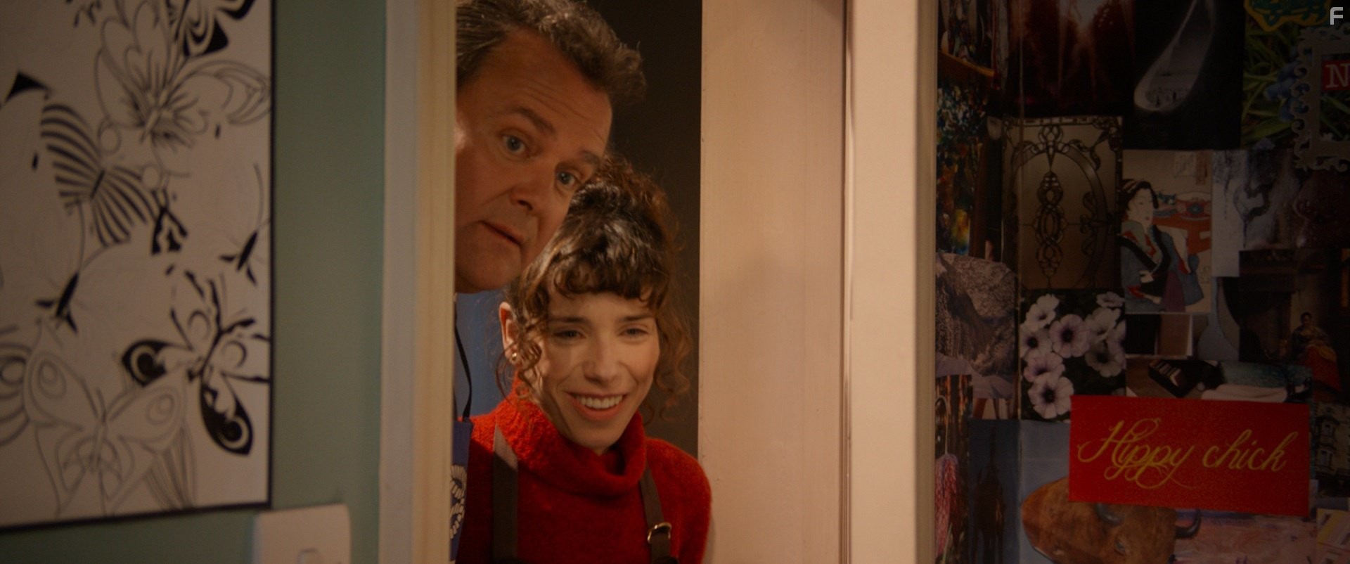 Hugh Bonneville and Sally Hawkins in Приключения Паддингтона (2014)
