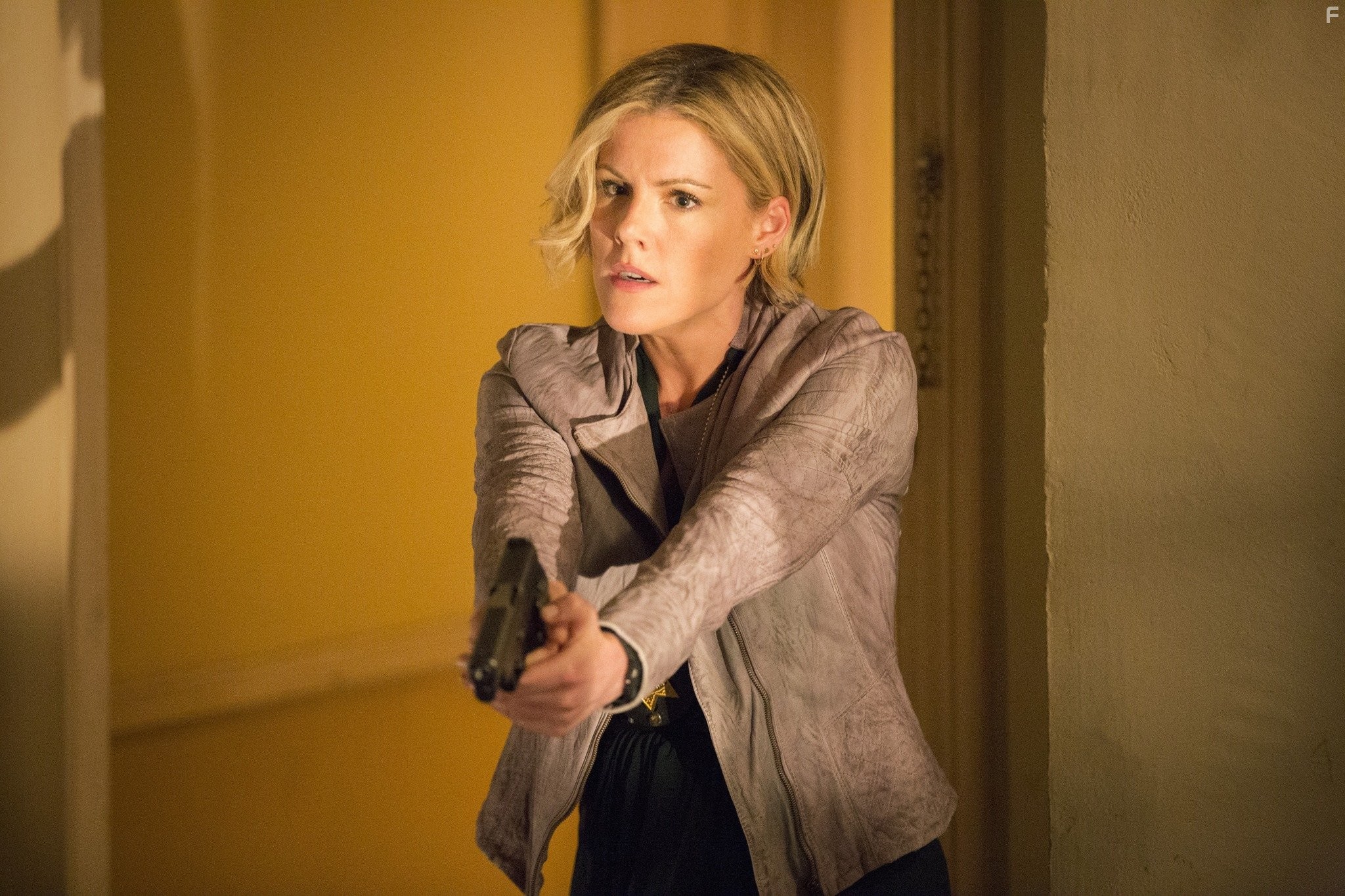 Kathleen Robertson in Убийство первой степени (2014)