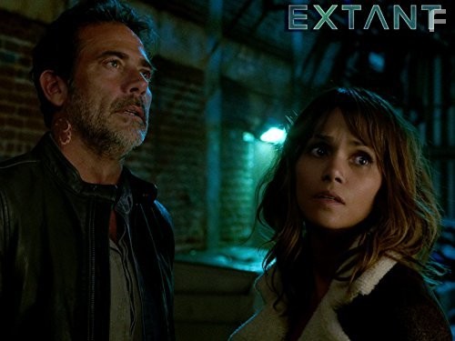 Halle Berry and Jeffrey Dean Morgan in За пределами (2014)