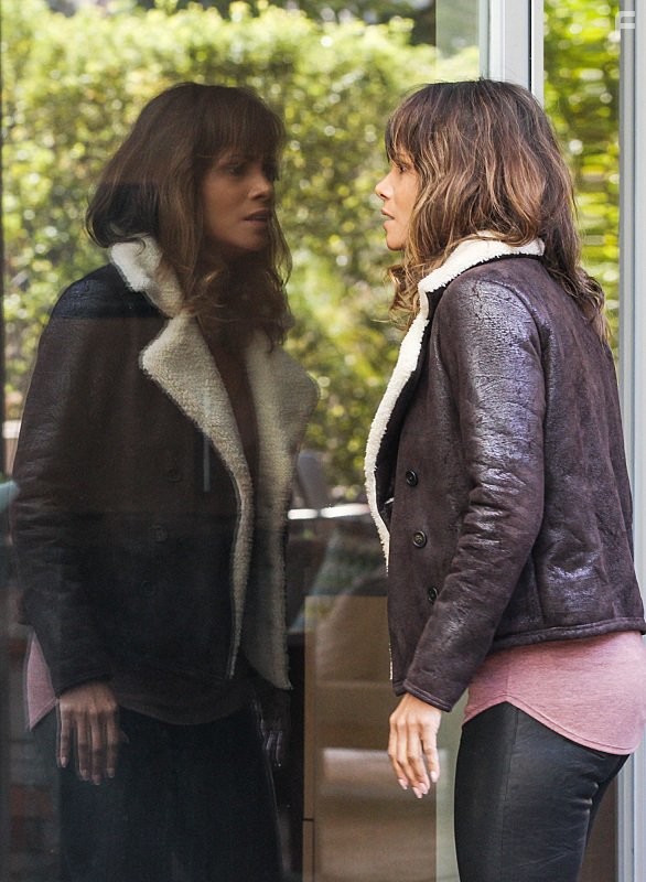 Halle Berry in За пределами (2014)