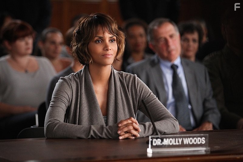 Halle Berry in За пределами (2014)