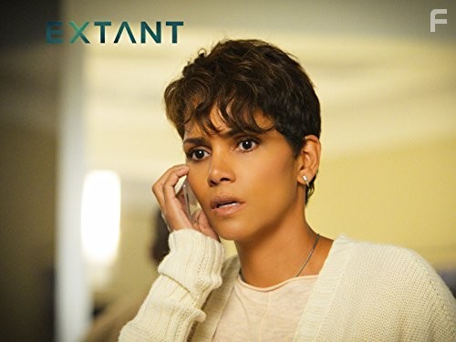 Halle Berry in За пределами (2014)