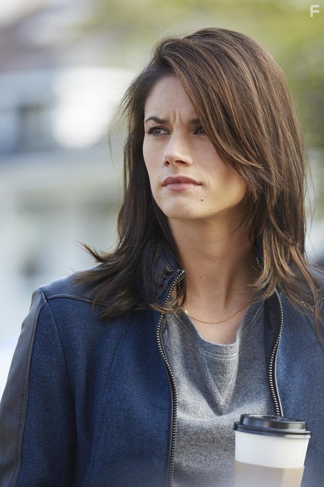 Missy Peregrym in Копы-новобранцы (2010)