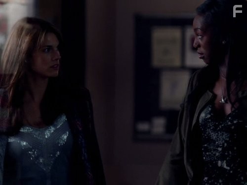 Enuka Okuma and Missy Peregrym in Копы-новобранцы (2010)