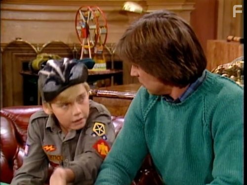 Ricky Schroder and Joel Higgins in Серебряные ложки (1982)